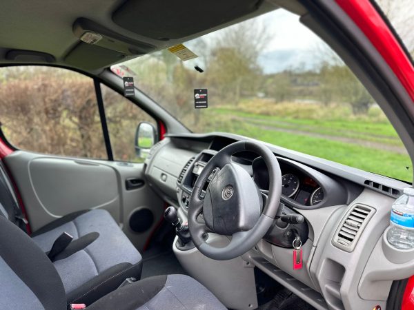 Vauxhall Vivaro 2013: Versatile & Efficient Van for Every Journey - Image 8