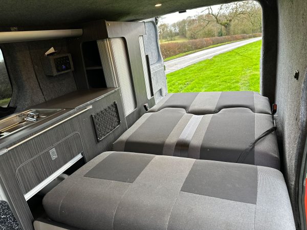 Vauxhall Vivaro 2013: Versatile & Efficient Van for Every Journey - Image 15