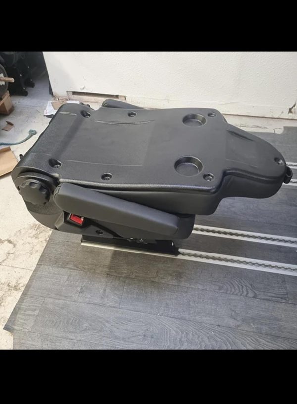 Mobiframe Single Taxi Seat on Rails with Seat Belt and Isofix - Image 4